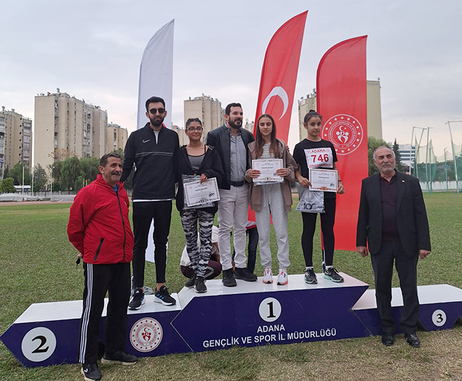 Yarışmaya değişik yaş grubunda 400 kadar sporcu katıldı